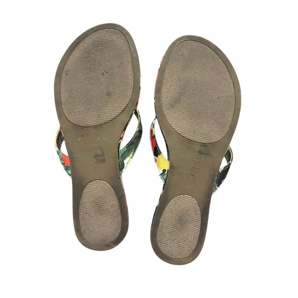 Guess tropical floral flip flop sandals 7.5